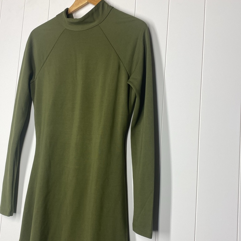 “Winter Clearance” Fabletics Pullover Open Back Green Dress Size Medium - Picture 3 of 9